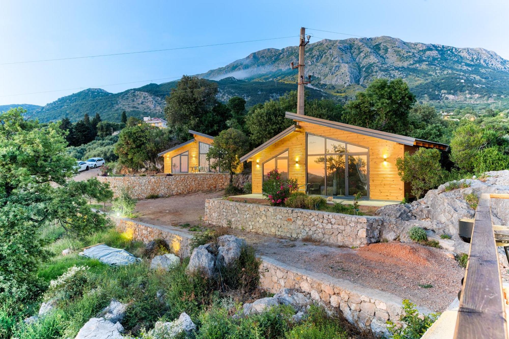 Olive Hills Holiday Homes Bar Bagian luar foto